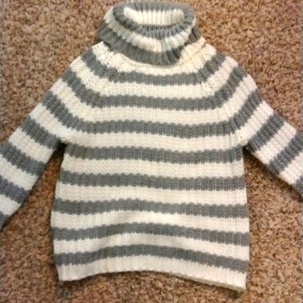 Gray and white striped sweater turtle neck  small